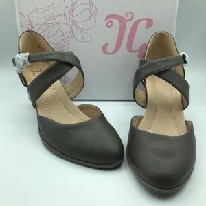 NEW Journee Collection Ainsli Pump  Taupe